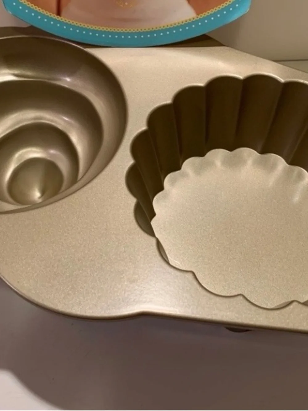 Nordic Ware Gold Two-Cavity Decorative Cupcake & Muffin Pan